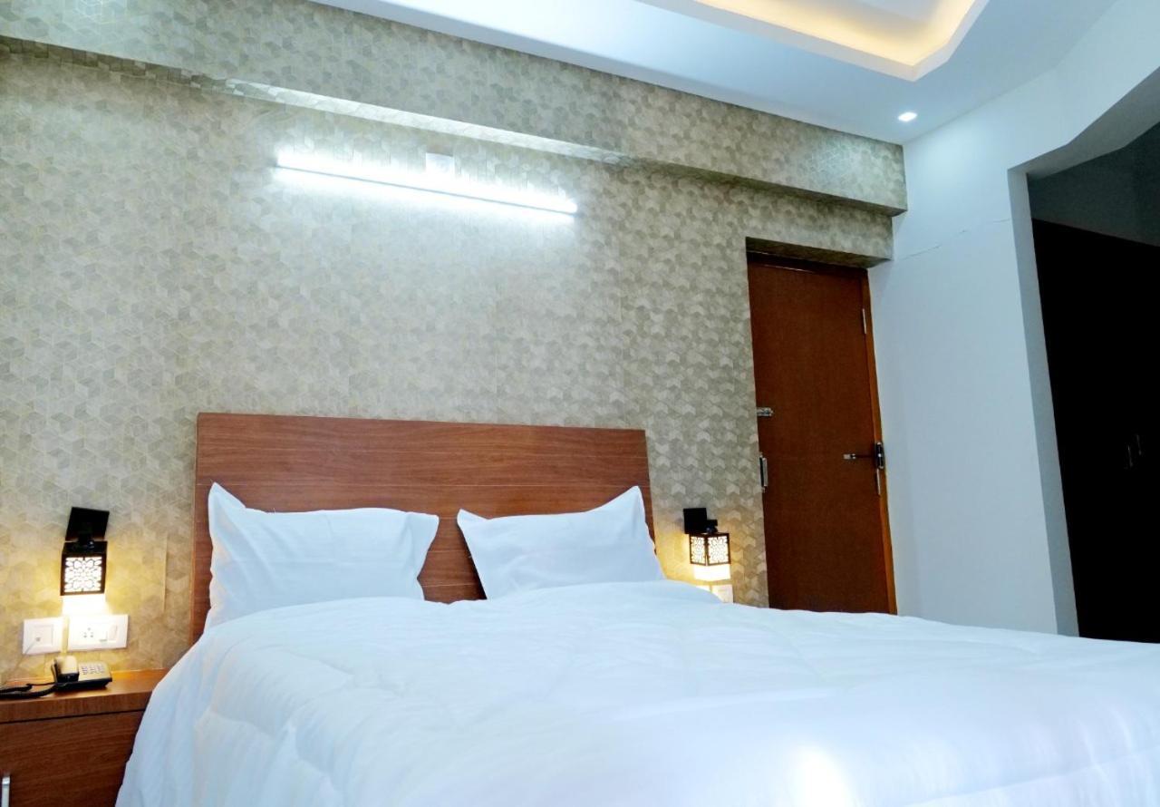 Dwarka Lodging & Boarding Mulki Екстериор снимка