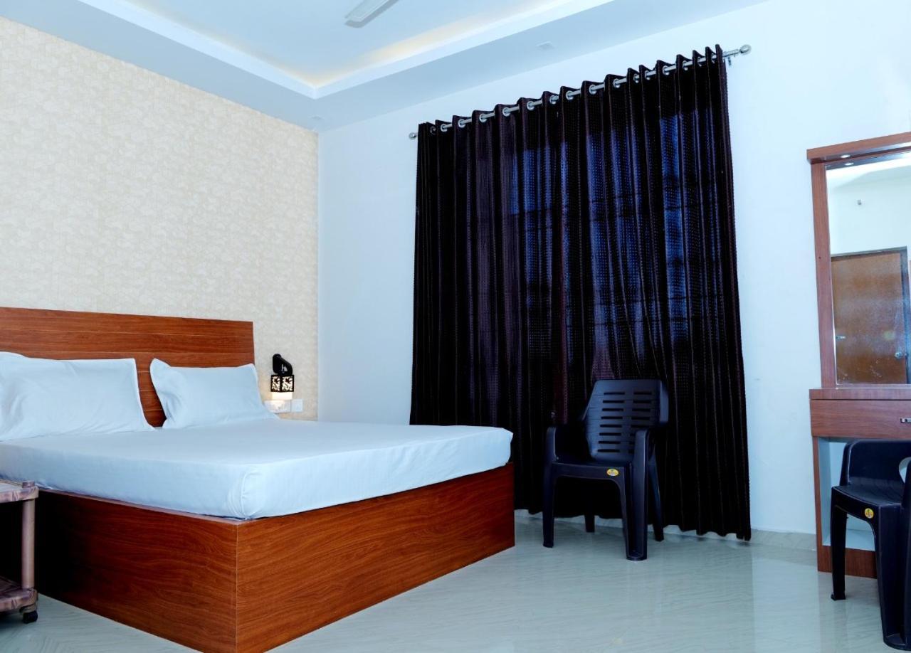 Dwarka Lodging & Boarding Mulki Екстериор снимка