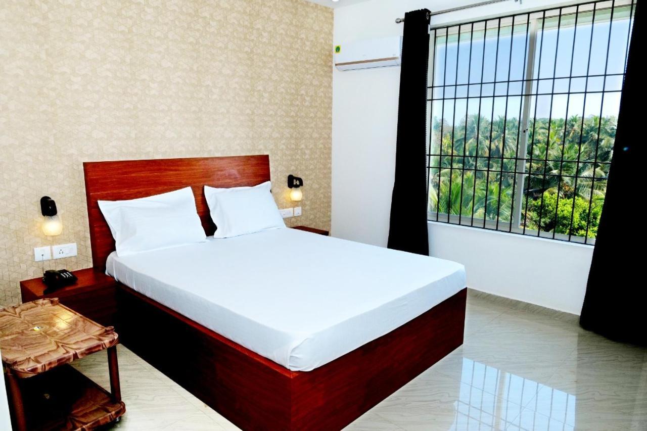Dwarka Lodging & Boarding Mulki Екстериор снимка