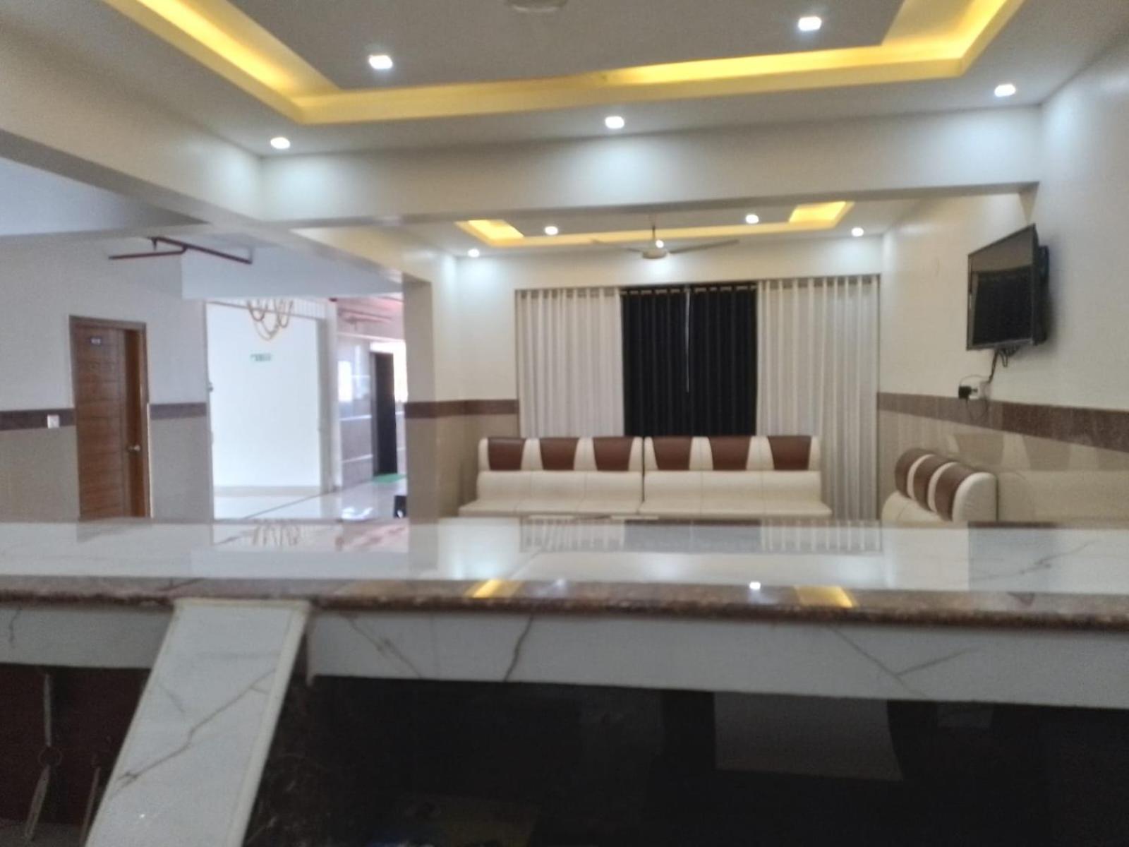Dwarka Lodging & Boarding Mulki Екстериор снимка